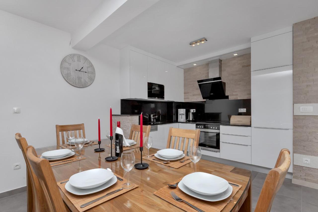 Luxury Sidro With Free Parking Apartmán